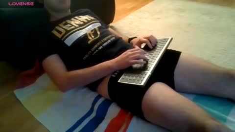 Snapshot of germanpenis90 chatting on February 22, 11:03 pm Nick online show from February 22, 11:03 pm