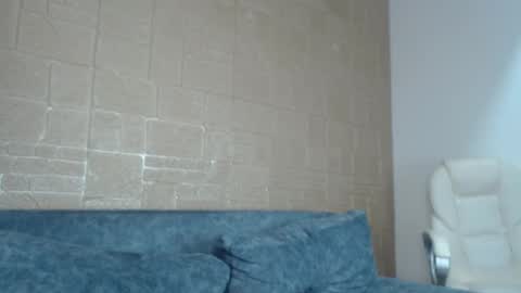 L A U R A online show from December 2, 5:59 am