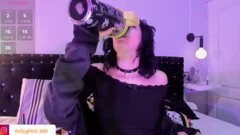 Allison  online show from March 9, 8:02 pm