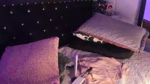 Allison  online show from November 24, 8:18 pm