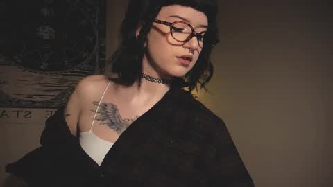 its bella online show from February 1, 4:37 pm