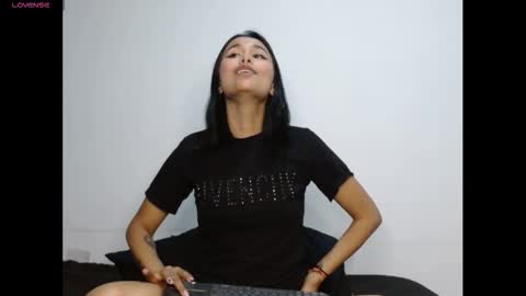 Gia Lee online show from November 6, 4:04 am