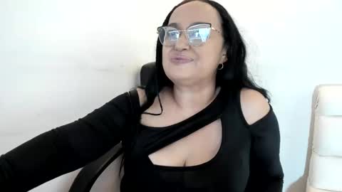 Snapshot of gia_nahomi chatting on January 12, 4:10 am nahomi online show from January 12, 4:10 am