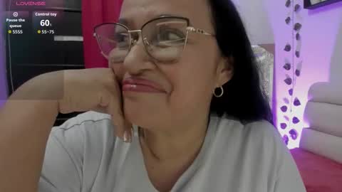 Snapshot of gia_nahomi chatting on September 14, 2:25 am nahomi online show from September 14, 2:25 am