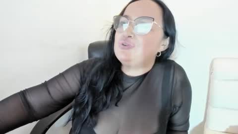 Snapshot of gia_nahomi chatting on January 19, 4:44 am nahomi online show from January 19, 4:44 am