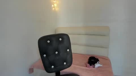 Snapshot of gia_nahomi chatting on December 1, 7:38 pm nahomi online show from December 1, 7:38 pm