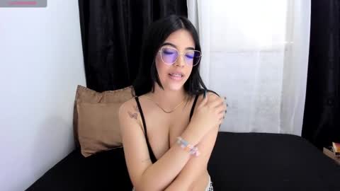 Snapshot of gia_vidal chatting on February 12, 9:33 pm Giada----------------------------- 12pm to 6pm COL online show from February 12, 9:33 pm