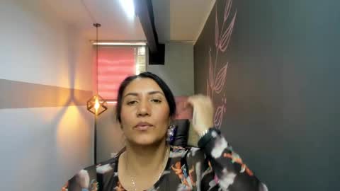Snapshot of giafox_ chatting on February 6, 6:24 pm G I A FOX online show from February 6, 6:24 pm