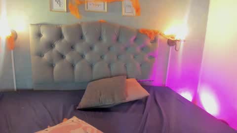 giannaslimjb online show from October 6, 5:03 am