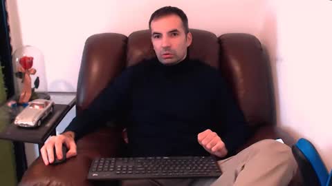 Snapshot of gianni_lion chatting on December 16, 10:40 am Gianni online show from December 16, 10:40 am