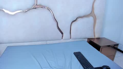 GiaRoussel online show from October 22, 10:22 pm