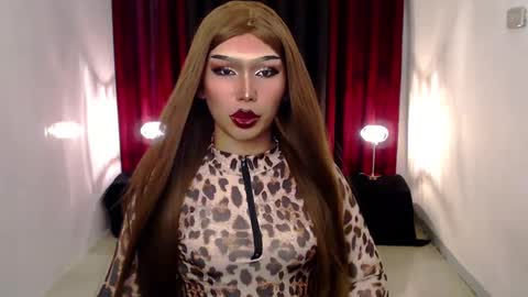 Snapshot of giaxxx01 chatting on December 7, 4:04 am Gia X online show from December 7, 4:04 am