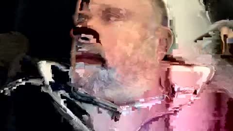 Snapshot of giddyup222222 chatting on December 25, 9:22 pm giddyup222222 online show from December 25, 9:22 pm