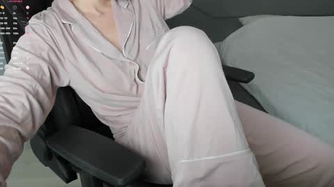 gigihadd online show from September 29, 6:07 pm