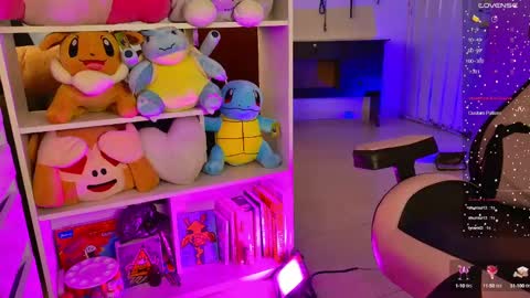 Snapshot of gigii_hadiidd chatting on February 2, 4:11 pm Gisel online show from February 2, 4:11 pm