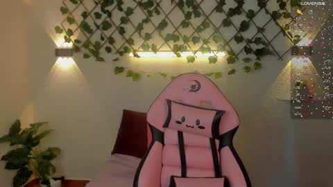 Snapshot of gigii_hadiidd chatting on January 9, 3:01 pm Gisel online show from January 9, 3:01 pm
