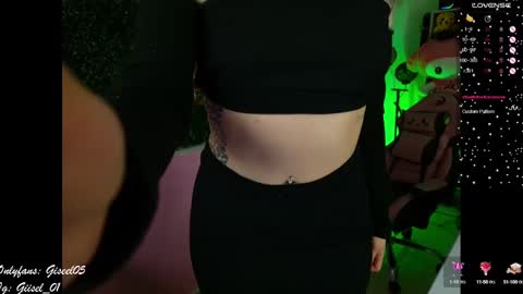 Snapshot of gigii_hadiidd chatting on February 9, 12:28 am Gisel online show from February 9, 12:28 am