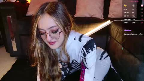 Snapshot of gigii_hadiidd chatting on February 27, 3:40 am Gisel online show from February 27, 3:40 am