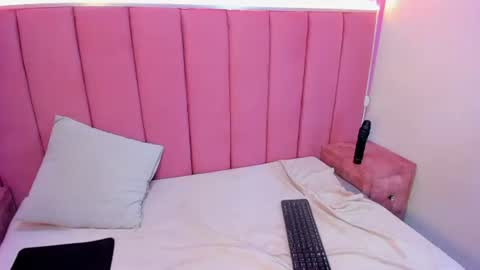 gigy_deluxe online show from July 1, 2:59 pm