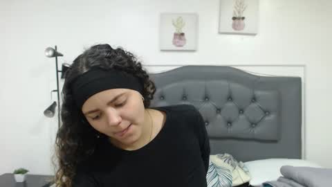 Giia  online show from October 20, 2:22 pm