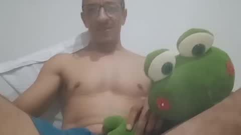 Snapshot of gilm906213 chatting on February 4, 12:40 am gilm906213 online show from February 4, 12:40 am