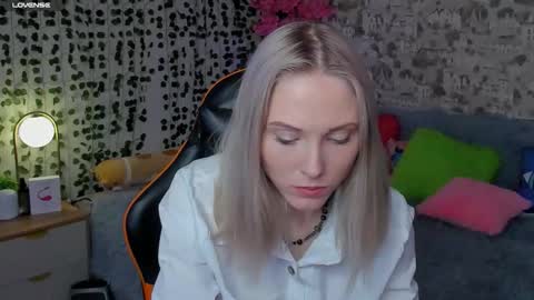 Gina online show from May 26, 1:23 am