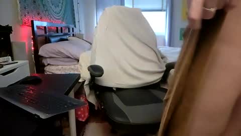 Snapshot of ginajamesxxx chatting on December 16, 6:59 pm Gina James online show from December 16, 6:59 pm