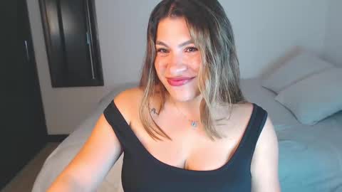 Snapshot of gined_love1 chatting on February 18, 2:05 am - online show from February 18, 2:05 am