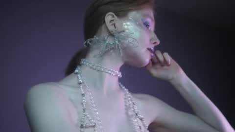        im expecting 350 thumbs up on my altar   online show from October 19, 10:03 pm