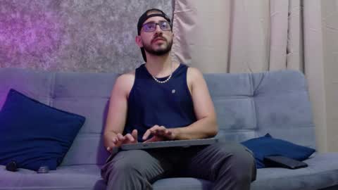 Snapshot of gio_dantt chatting on September 20, 8:23 pm Gio online show from September 20, 8:23 pm