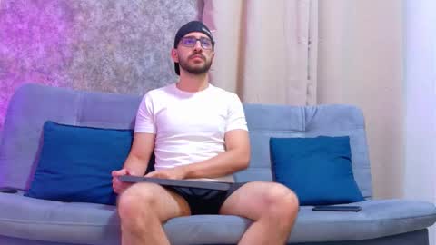 Snapshot of gio_dantt chatting on September 8, 7:24 pm Gio online show from September 8, 7:24 pm