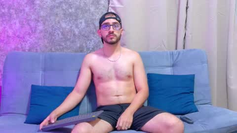 Snapshot of gio_dantt chatting on September 14, 12:24 am Gio online show from September 14, 12:24 am