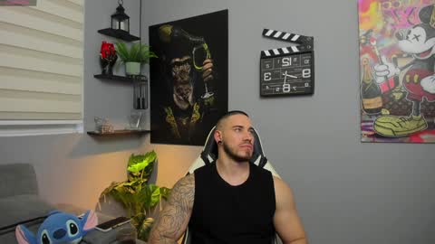 Snapshot of giorgio_leone2 chatting on December 23, 10:33 pm Giorgio leone online show from December 23, 10:33 pm