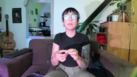 girasol1921 online show from February 18, 1:43 am