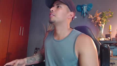 Snapshot of girge23 chatting on January 13, 1:13 am piggy boy online show from January 13, 1:13 am