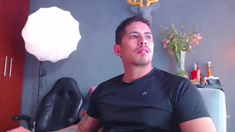 piggy boy online show from November 17, 8:00 pm