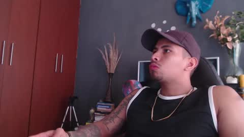 Snapshot of girge23 chatting on January 19, 5:39 pm piggy boy online show from January 19, 5:39 pm