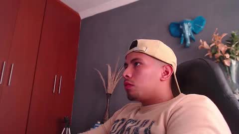 Snapshot of girge23 chatting on January 11, 9:04 pm piggy boy online show from January 11, 9:04 pm