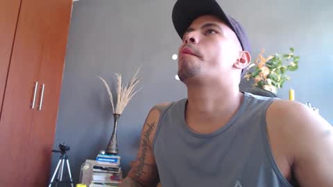 Snapshot of girge23 chatting on January 12, 3:46 pm piggy boy online show from January 12, 3:46 pm