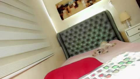 urGIRL online show from December 26, 2:05 pm