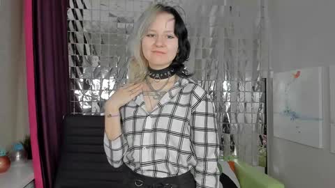 Snapshot of girl_next_doorr chatting on February 1, 12:26 pm girl_next_doorr online show from February 1, 12:26 pm