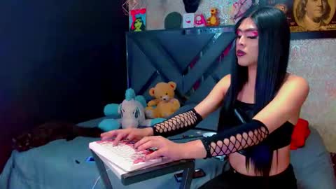 girl_skiny_x online show from October 11, 7:35 am