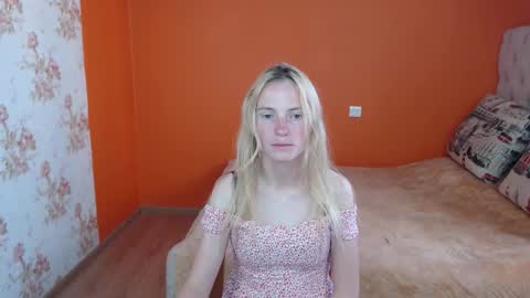 Snapshot of girl_summer97 chatting on September 10, 12:50 pm Katia online show from September 10, 12:50 pm