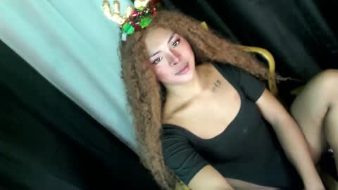 Snapshot of girlcock_dominantfucker chatting on December 6, 1:06 pm queen ronna online show from December 6, 1:06 pm