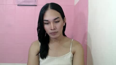 Snapshot of girlthatuneedxxx chatting on December 7, 4:48 am Rhaine online show from December 7, 4:48 am