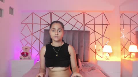 Snapshot of giselle_roldan chatting on March 3, 6:03 pm GISELLE ROLDAN online show from March 3, 6:03 pm