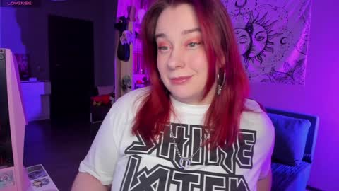 Snapshot of gitera_ chatting on December 8, 9:52 pm AlexaMillis online show from December 8, 9:52 pm