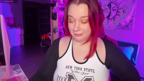 Snapshot of gitera_ chatting on December 4, 12:02 am AlexaMillis online show from December 4, 12:02 am