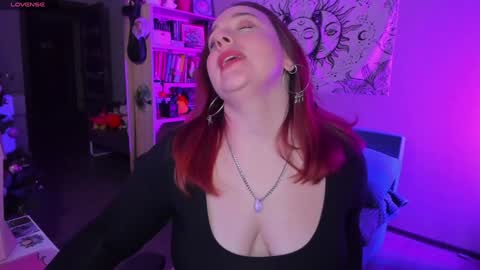 Snapshot of gitera_ chatting on January 4, 9:52 pm AlexaMillis online show from January 4, 9:52 pm