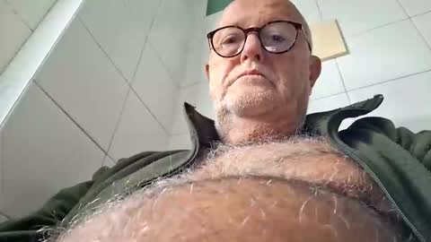 giutomma930394 online show from October 16, 7:41 am